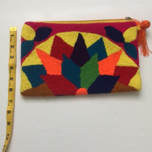 Authentic Handmade Colombian Wayuu Clutch - Picture 6 of 8